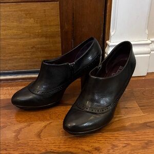 Indigo Black Leather Heeled Shoes